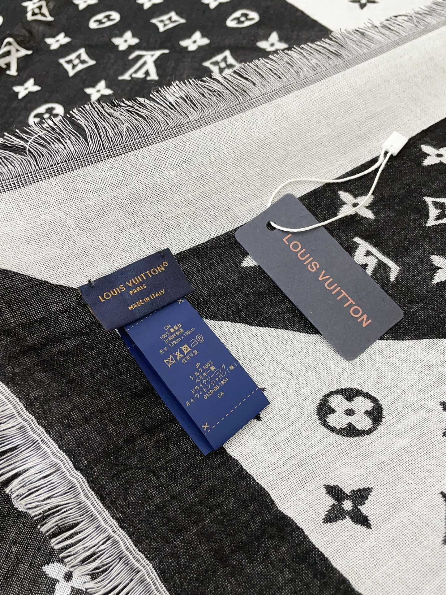 Louis Vuitton Scarf